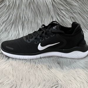 Nike Women Free RN Sneakers